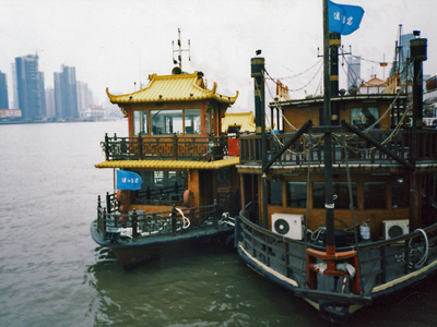 Шанхай. На реке Хуанпу.