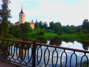 У замка Мариенталь в Павловске.